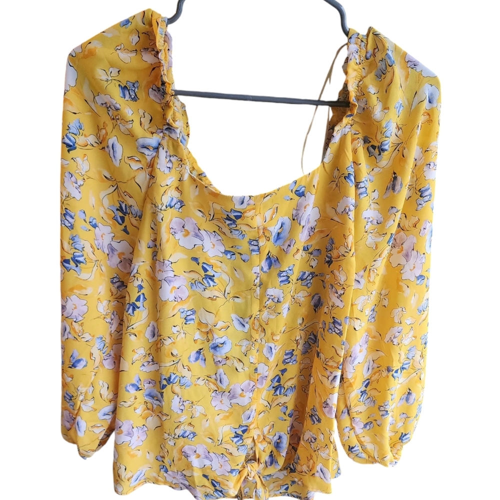 Éclair  womens yellow flowered   blouse size L NWT
